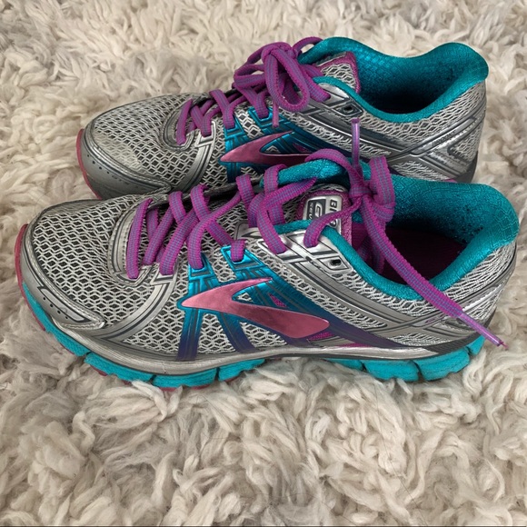 brooks tennis shoes purple